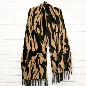 Shrug/sleeved poncho